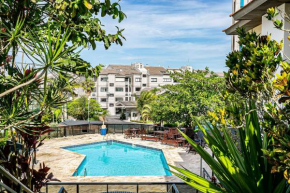 Apto com sacada e churrasq 260m Praia Brava COI302